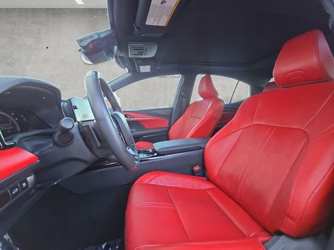 Used 2025 Toyota Camry XSE image 19