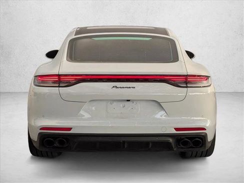Used 2022 Porsche Panamera image 7