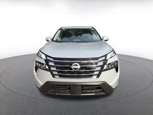 Used 2025 Nissan Rogue SV image 4