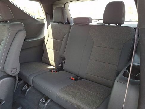 Certified 2025 Chevrolet Traverse LT FWD image 11