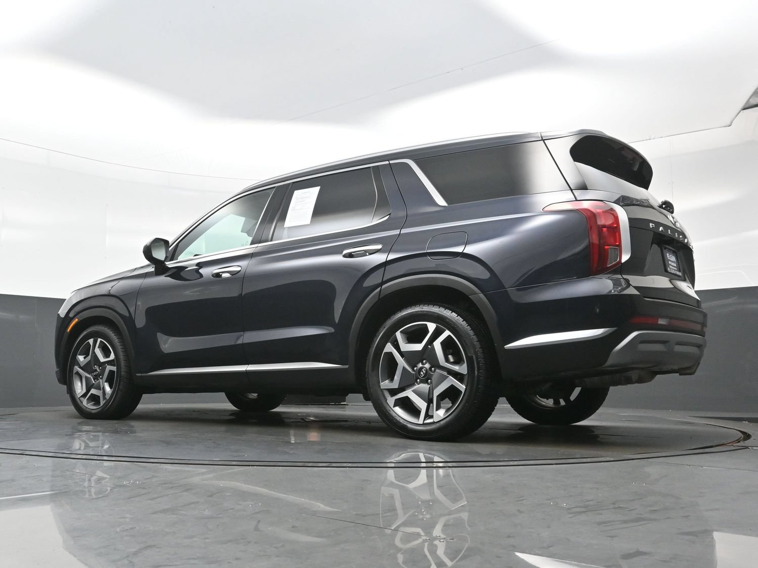 Certified 2023 Hyundai Palisade Limited w/ Cargo Package AWD/4WD image 31