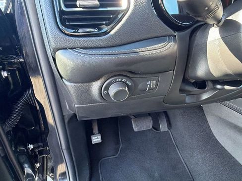 Used 2023 Dodge Durango SXT image 30