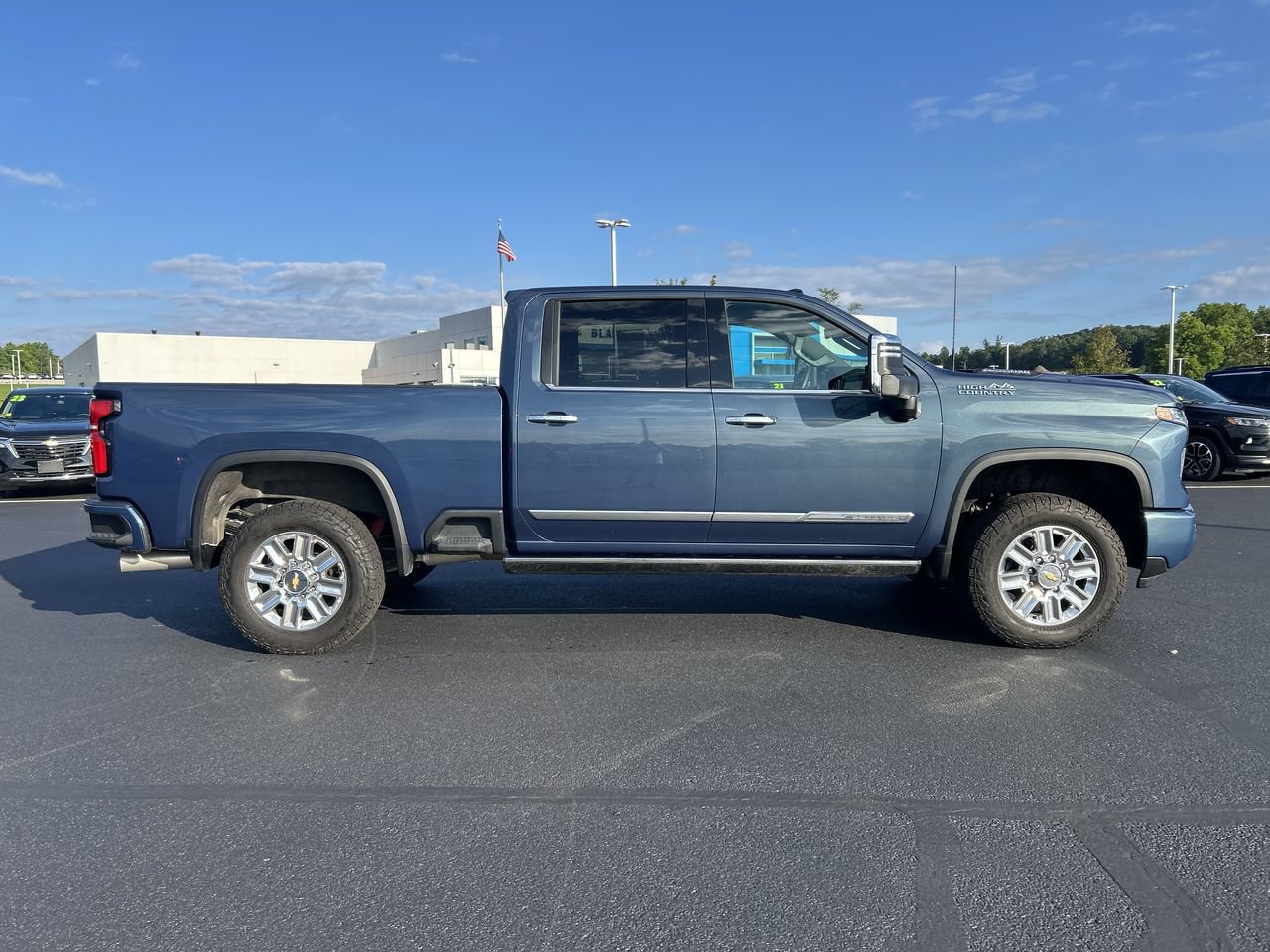 Used 2025 Chevrolet Silverado 2500 High Country w/ High Country Premium Package AWD/4WD image 8