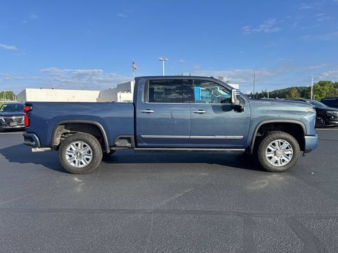Used 2025 Chevrolet Silverado 2500 High Country w/ High Country Premium Package AWD/4WD image 8