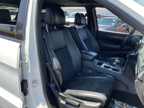 Used 2019 Jeep Grand Cherokee Altitude AWD/4WD image 21