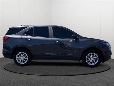 Certified 2022 Chevrolet Equinox LS w/ LS Convenience Package FWD image 4