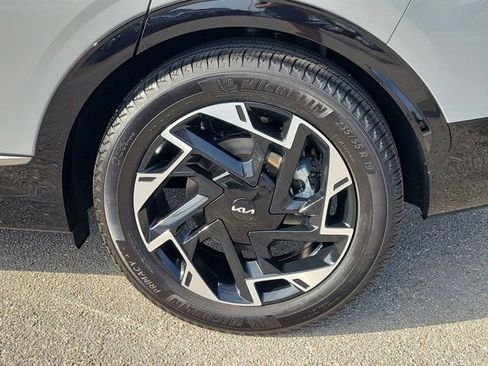 Used 2025 Kia Sportage SX image 9