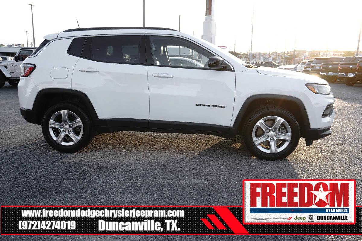 Used 2024 Jeep Compass Latitude AWD/4WD image 6