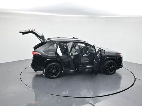 Used 2022 Toyota RAV4 SE image 45