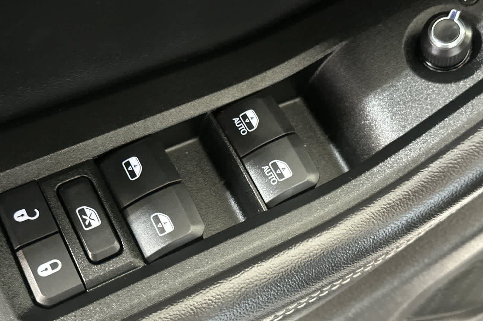 Used 2024 Jeep Grand Cherokee L Laredo RWD image 14