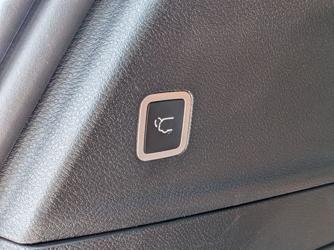 Used 2024 Chrysler Pacifica Pinnacle FWD image 14