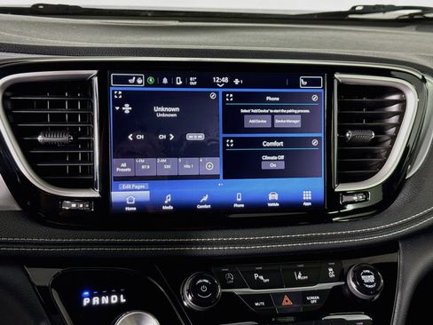 Used 2024 Chrysler Pacifica Touring FWD image 16