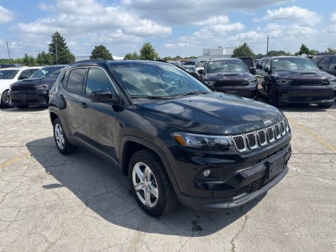 Used 2024 Jeep Compass Latitude AWD/4WD image 4