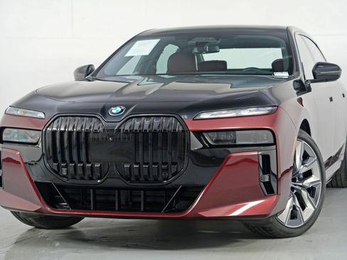 Used 2024 BMW i7 xDrive60 image 3