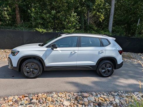 Used 2025 Volkswagen Taos S FWD image 2