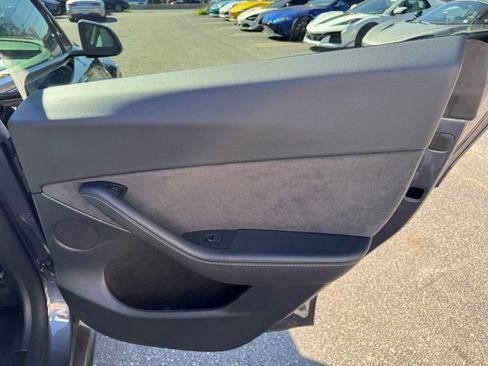 Used 2023 Tesla Model Y Long Range image 19