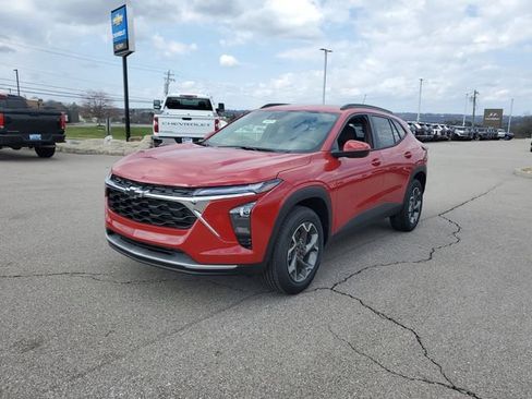 New 2026 Chevrolet Trax LT w/ Driver Confidence Package image 2