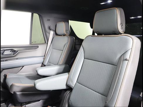 Used 2025 GMC Yukon AT4 AWD/4WD image 9