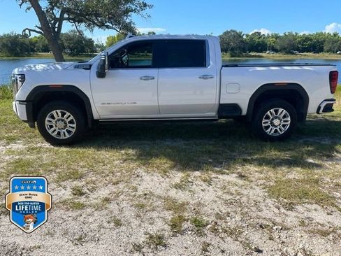 Used 2024 GMC Sierra 2500 Denali w/ Technology Package AWD/4WD image 4