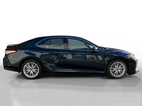 Used 2018 Toyota Camry XLE FWD image 6
