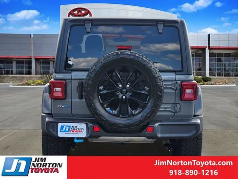 Used 2022 Jeep Wrangler Unlimited Sahara AWD/4WD image 6