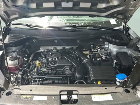 Used 2023 Volkswagen Taos SE AWD/4WD image 24