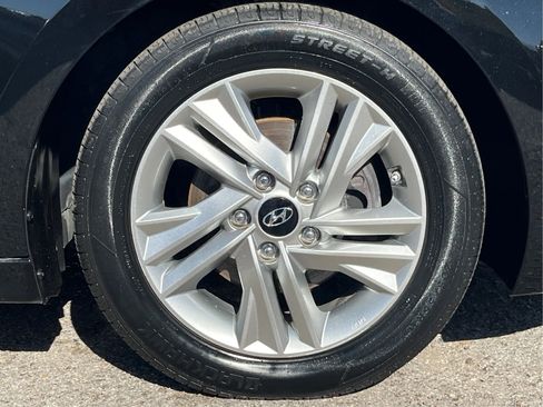 Used 2020 Hyundai Elantra SEL image 10