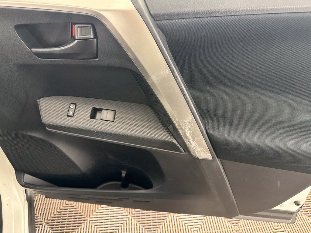 Used 2015 Toyota RAV4 LE AWD/4WD image 21