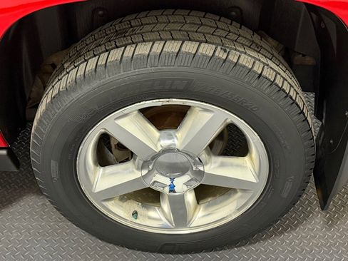 Used 2011 Chevrolet Avalanche LTZ image 18