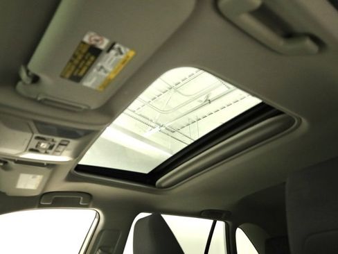 Used 2020 Toyota RAV4 XLE image 31