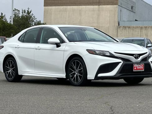 Certified 2022 Toyota Camry SE image 5