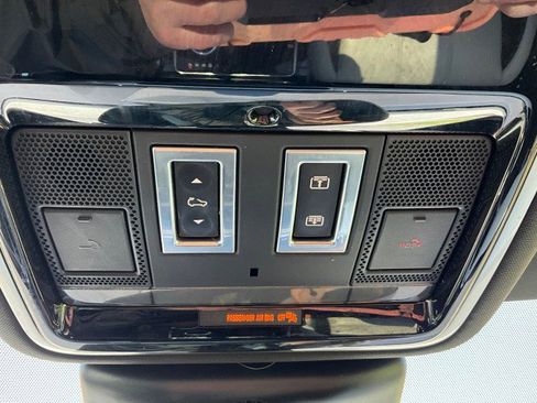 Used 2018 Land Rover Range Rover Velar R-Dynamic SE AWD/4WD image 16