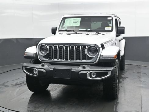 New 2026 Jeep Wrangler Unlimited Sahara w/ Rockslide Package AWD/4WD image 7