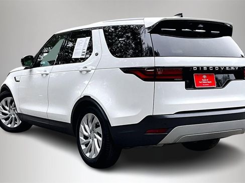 Used 2024 Land Rover Discovery S image 4