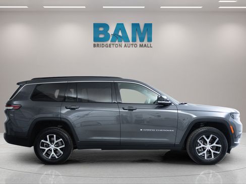 Used 2024 Jeep Grand Cherokee L Limited AWD/4WD image 8