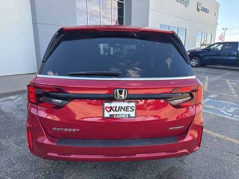 Used 2025 Honda Odyssey Sport-L image 4