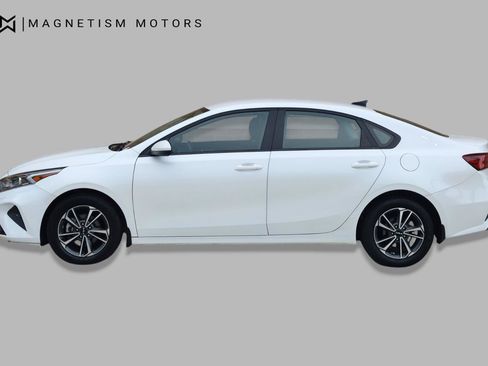Used 2024 Kia Forte LXS FWD image 2
