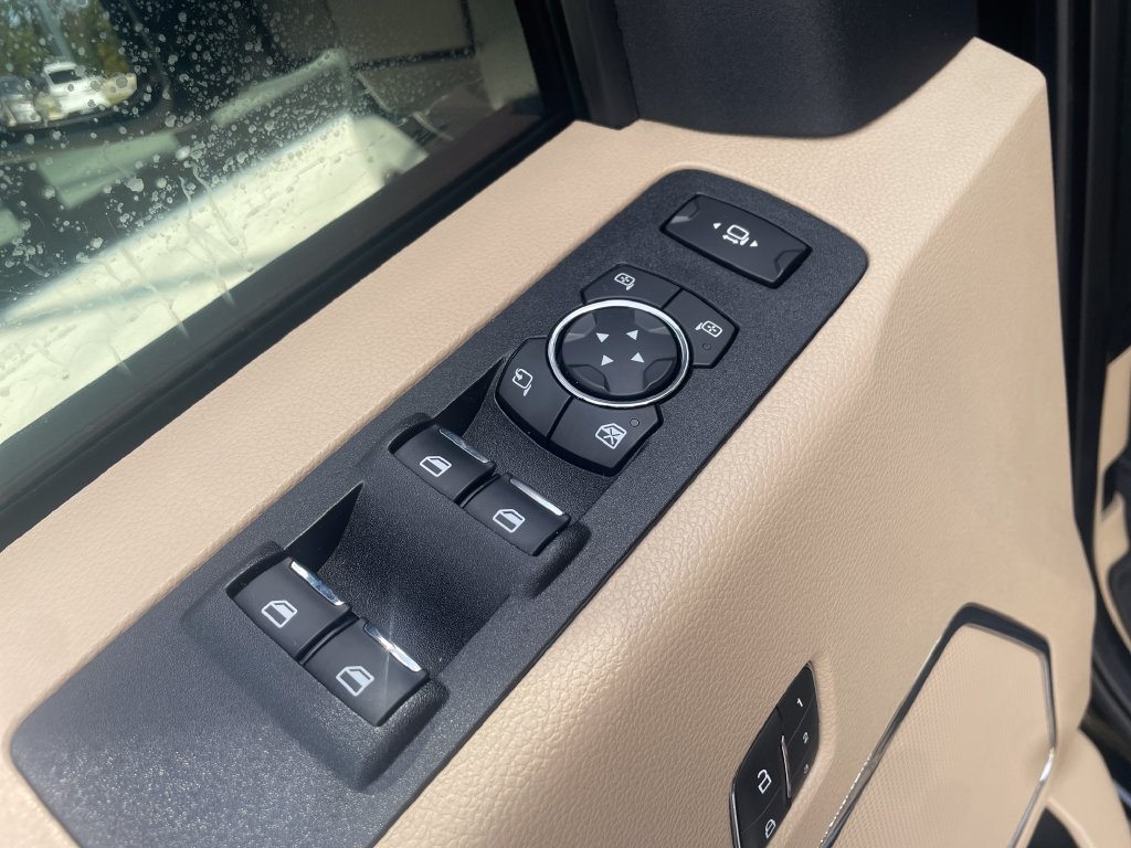 Used 2018 Ford F250 Lariat w/ Lariat Ultimate Package AWD/4WD image 14