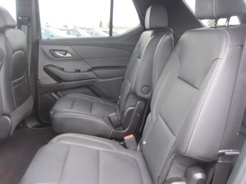 Used 2022 Chevrolet Traverse LT image 8
