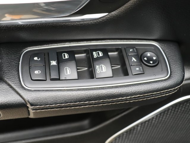 Used 2019 RAM 1500 Laramie AWD/4WD image 19