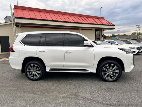 Used 2017 Lexus LX 570 4WD w/ Luxury Package image 4