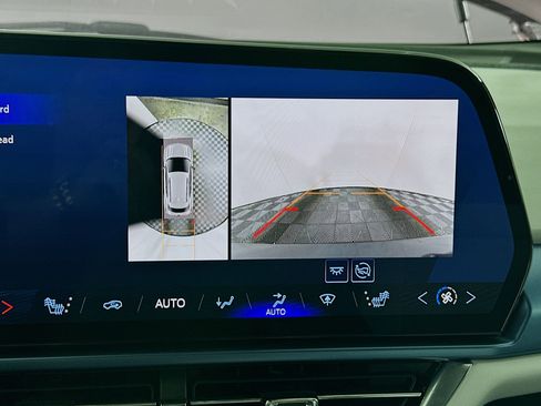 Used 2024 Chevrolet Equinox EV LT image 23