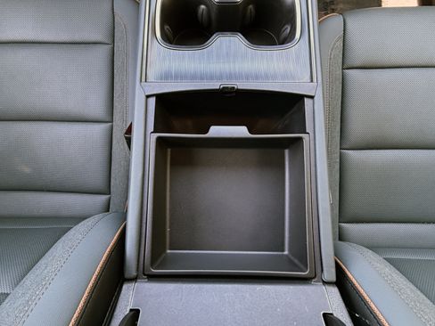 Used 2025 GMC Acadia AT4 w/ Luxury Package AWD/4WD image 25