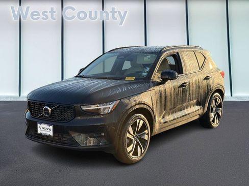 Used 2023 Volvo XC40 B5 Ultimate w/ Protection Package Premier image 9