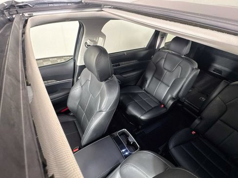 Used 2023 Kia Telluride EX w/ EX Captain's Chair Package FWD image 12