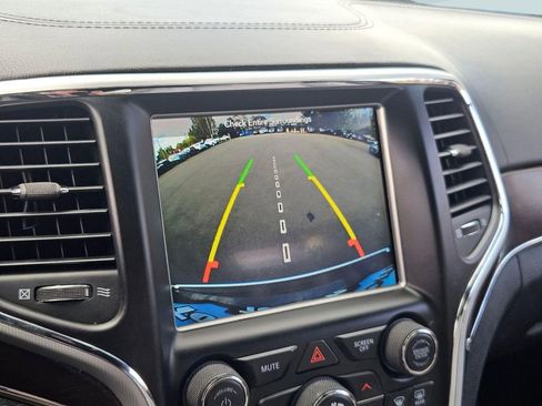 Used 2018 Jeep Grand Cherokee Limited AWD/4WD image 19