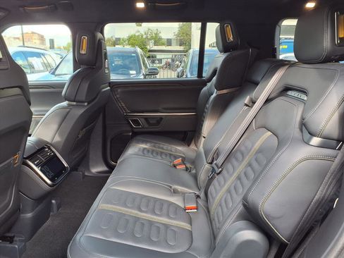 Used 2022 Rivian R1S Launch Edition image 17