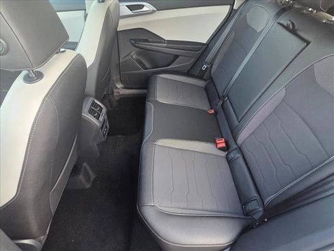 New 2026 Volkswagen Taos SE FWD image 15