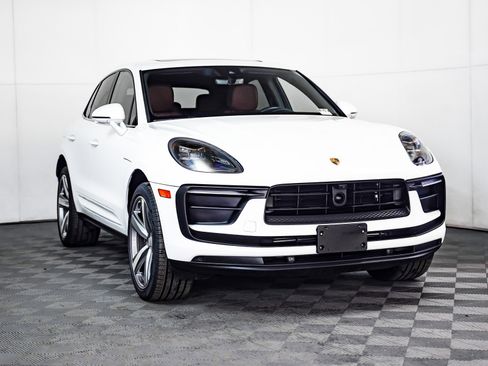 Certified 2024 Porsche Macan image 8