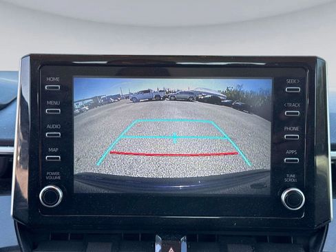 Used 2020 Toyota Corolla LE image 20